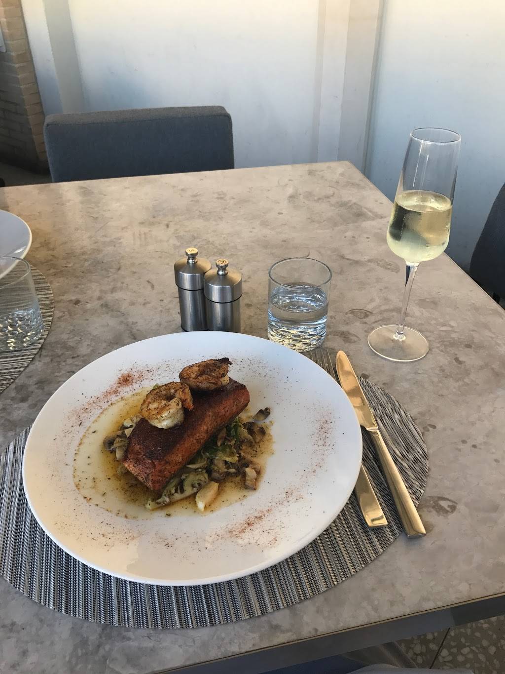 Freds Beverly Hills | restaurant | 9570 Wilshire Blvd, Beverly Hills, CA 90212, USA | 3107775877 OR +1 310-777-5877