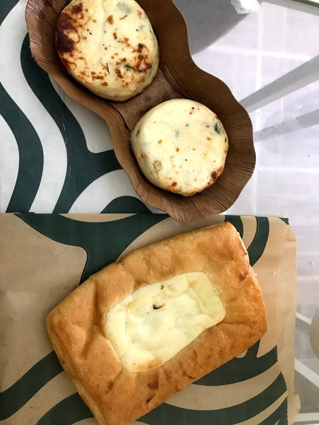 Starbucks | restaurant | 9379 Baymeadows Rd, Jacksonville, FL 32256, USA | 9046731913 OR +1 904-673-1913