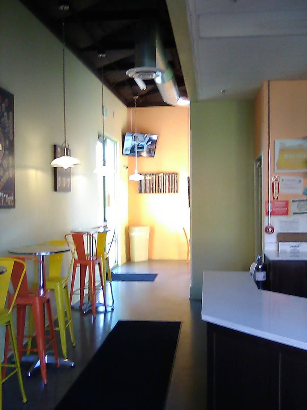 Chompers Growlers & Cantina Cantinflas | restaurant | 901 N Anchor Way, Portland, OR 97217, USA | 5032064592 OR +1 503-206-4592