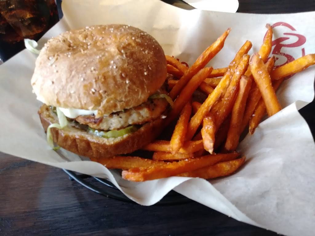 Red Robin Gourmet Burgers and Brews | restaurant | 3100 Main St #1500, Maumee, OH 43537, USA | 4198782944 OR +1 419-878-2944