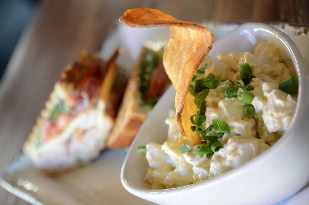 Blue Line Sports Pub | restaurant | 211 Elm St, Rockford, IL 61101, USA | 7794232125 OR +1 779-423-2125