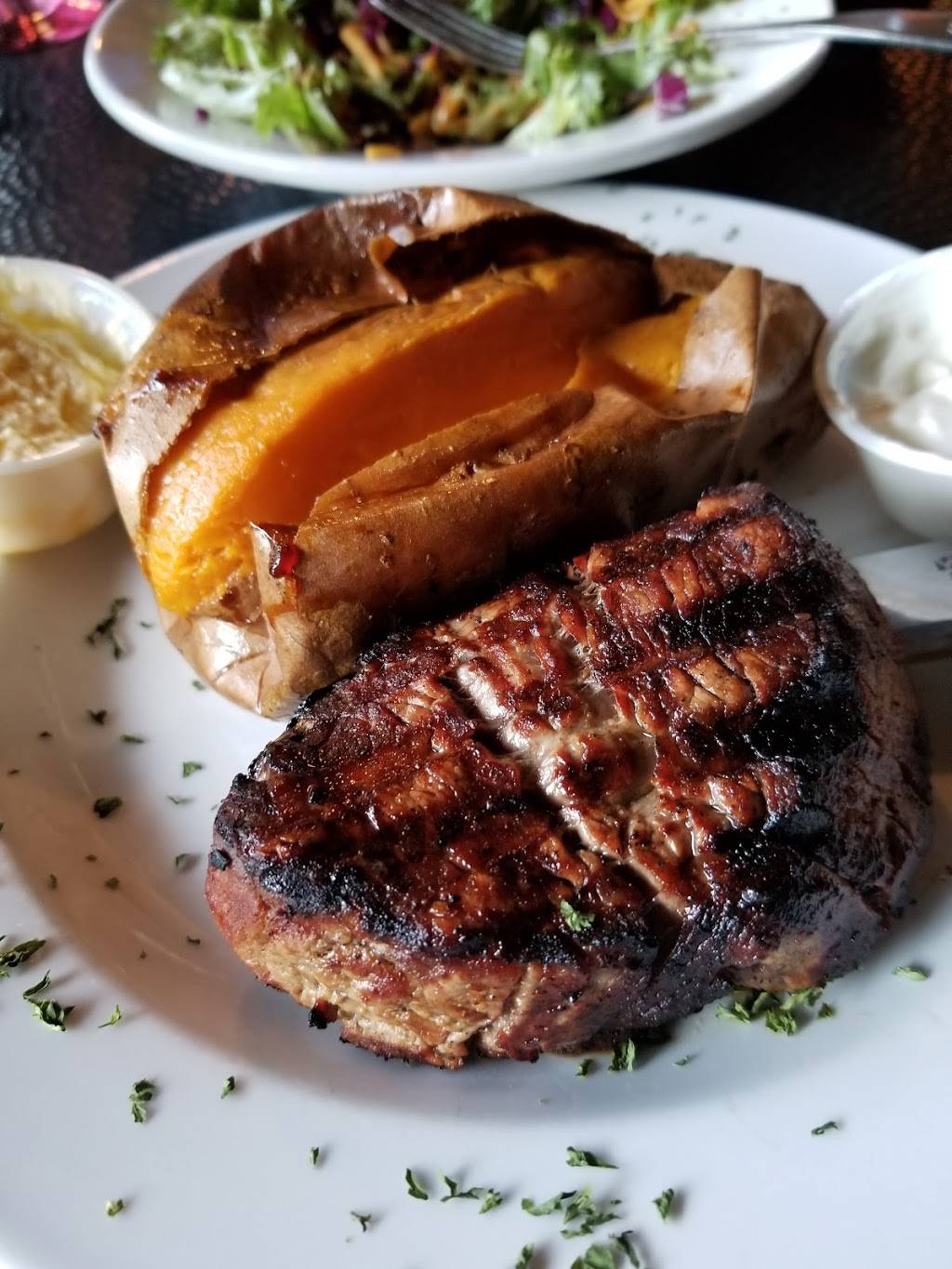 Crystelle Creek Restaurant | restaurant | 1654 East Pkwy, Gatlinburg, TN 37738, USA | 8654301551 OR +1 865-430-1551