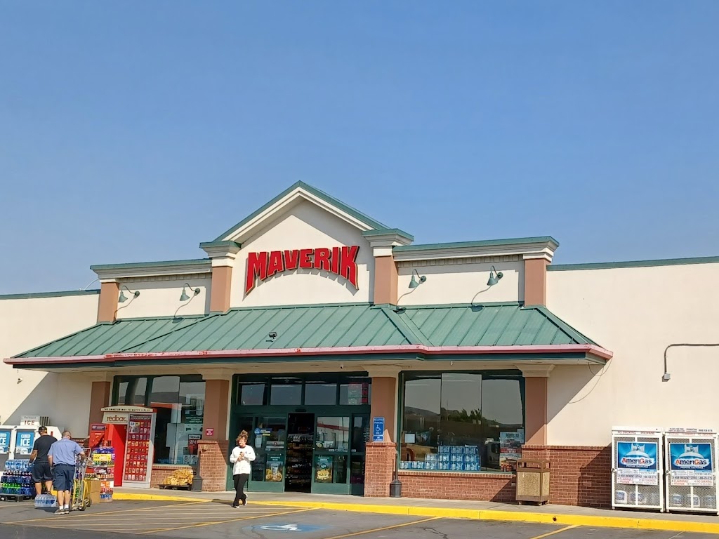 Maverik Adventures First Stop | restaurant | 1108 W Yellowstone Hwy, Douglas, WY 82633, USA | 3073581140 OR +1 307-358-1140