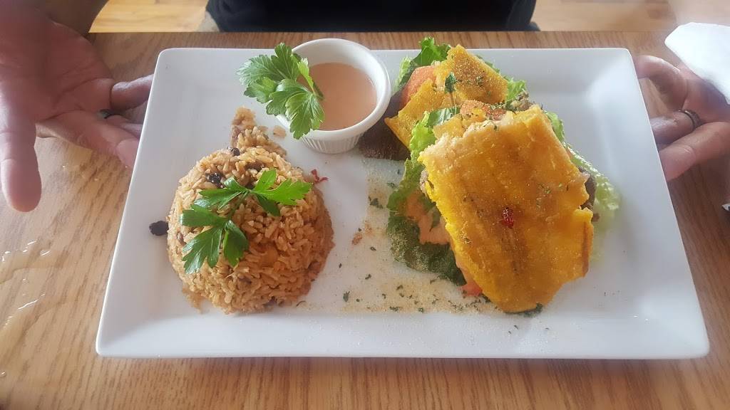 El Faro Caribbean Seafood | restaurant | 2854, 2701 W Division St, Chicago, IL 60622, USA | 7736616496 OR +1 773-661-6496