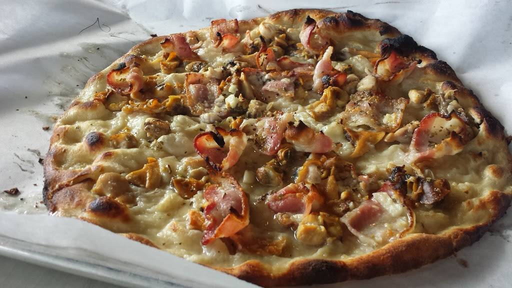 Frank Pepe Pizzeria Napoletana | restaurant | 238 State St Ext, Fairfield, CT 06825, USA | 2033337373 OR +1 203-333-7373