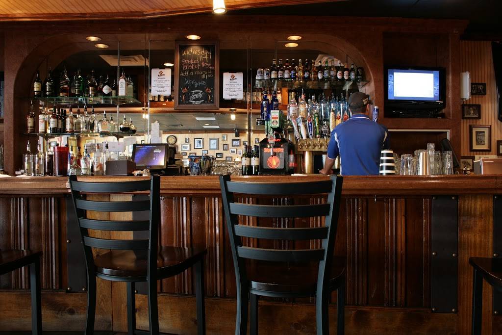 Doghouse Tavern | restaurant | 3100 S Sheridan Blvd, Denver, CO 80227, USA | 3039361376 OR +1 303-936-1376