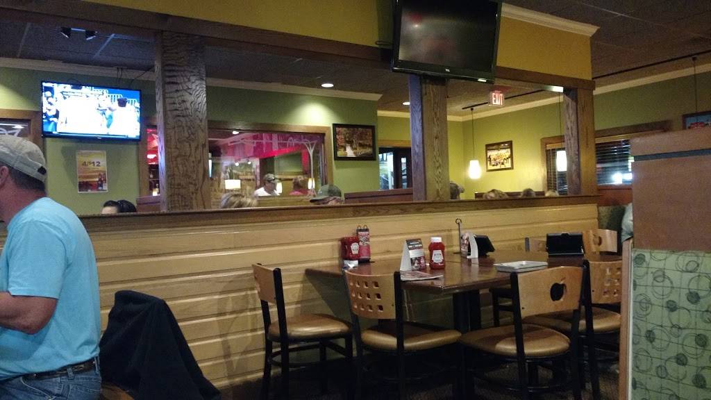 Applebees Grill + Bar | restaurant | 120 N Central St, Benton, IL 62812, USA | 6184353023 OR +1 618-435-3023