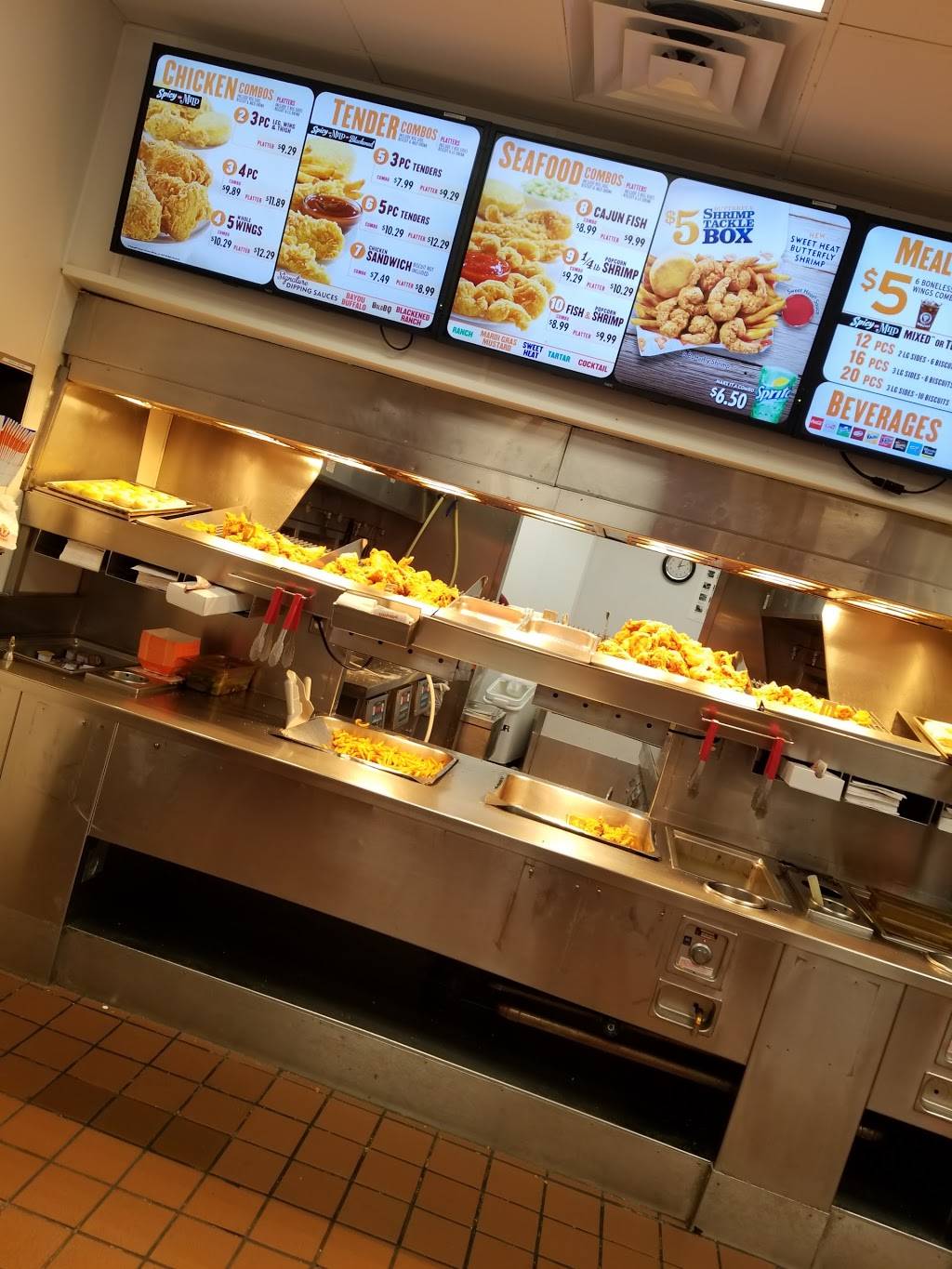 Popeyes Louisiana Kitchen | restaurant | 2451 Chillum Rd, Avondale, MD 20782, USA | 3012778991 OR +1 301-277-8991