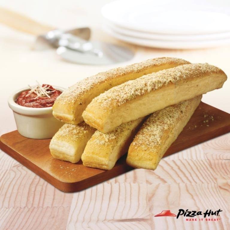 Pizza Hut | meal delivery | 1229 Pembroke St W, Pembroke, ON K8A 8M8, Canada | 6137359330 OR +1 613-735-9330