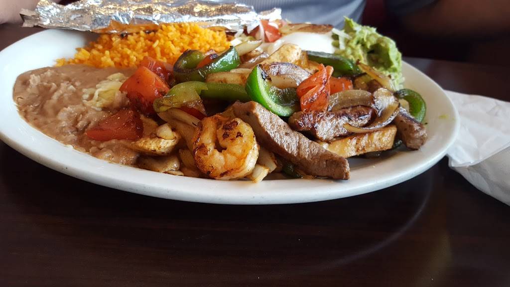 Fat Burrito | restaurant | 1302 N Main St, Crown Point, IN 46307, USA | 2192132382 OR +1 219-213-2382