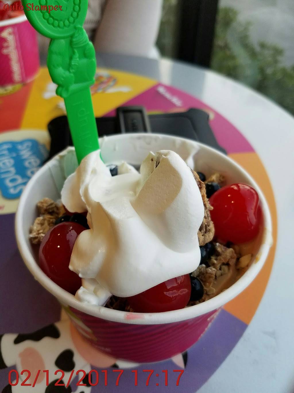 Menchies Frozen Yogurt | bakery | 3090 W Shaw Ave Ste 102, Fresno, CA 93711, USA | 5597955888 OR +1 559-795-5888