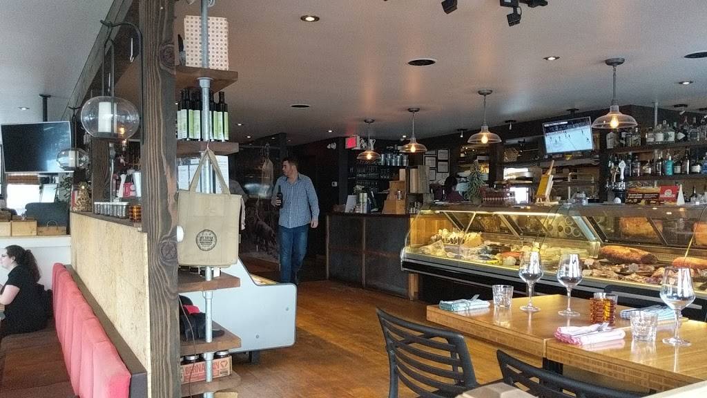 Restaurant Les Têtes de Cochon | restaurant | 15 Rue Maurice Aveline, Sainte-Adèle, QC J8B 2M8, Canada | 4507454047 OR +1 450-745-4047