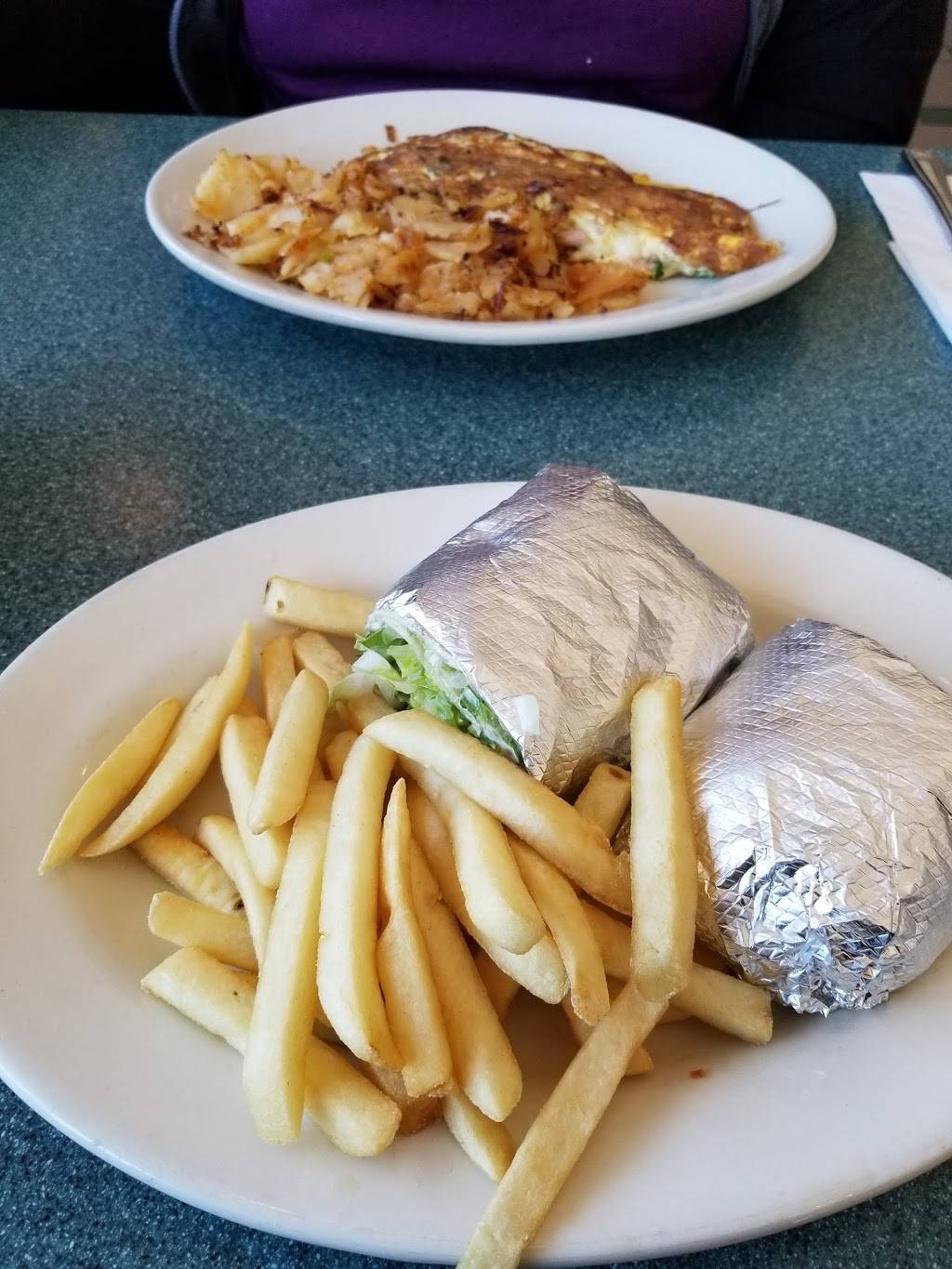 Bedford Cafe | meal takeaway | 1 Bedford Park Blvd, Bronx, NY 10468, USA | 7183653446 OR +1 718-365-3446