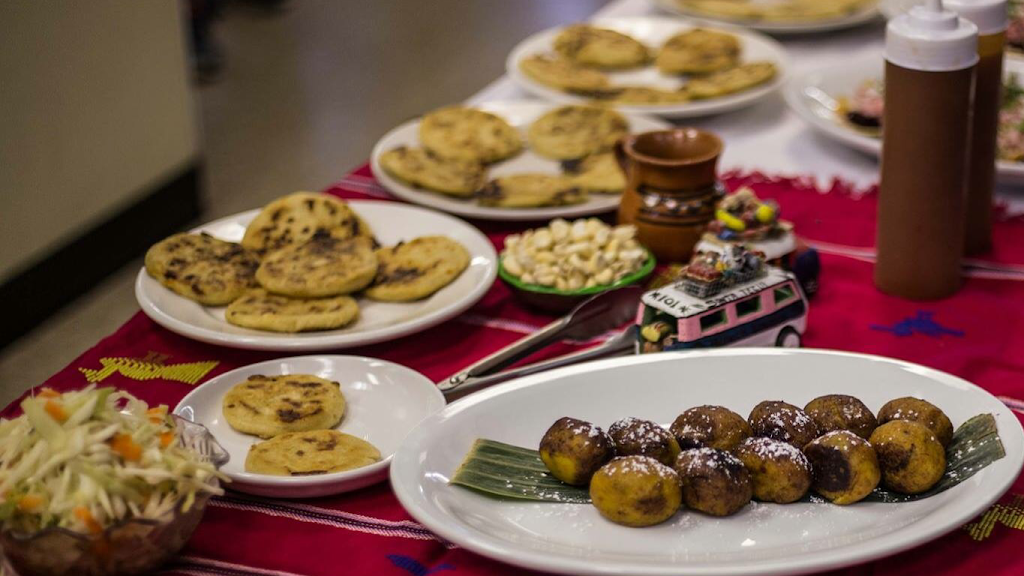 Pupuseria & Restaurant "El Cuscatleco" | restaurant | 3125 W Lawrence Ave, Chicago, IL 60625, USA | 7735390977 OR +1 773-539-0977