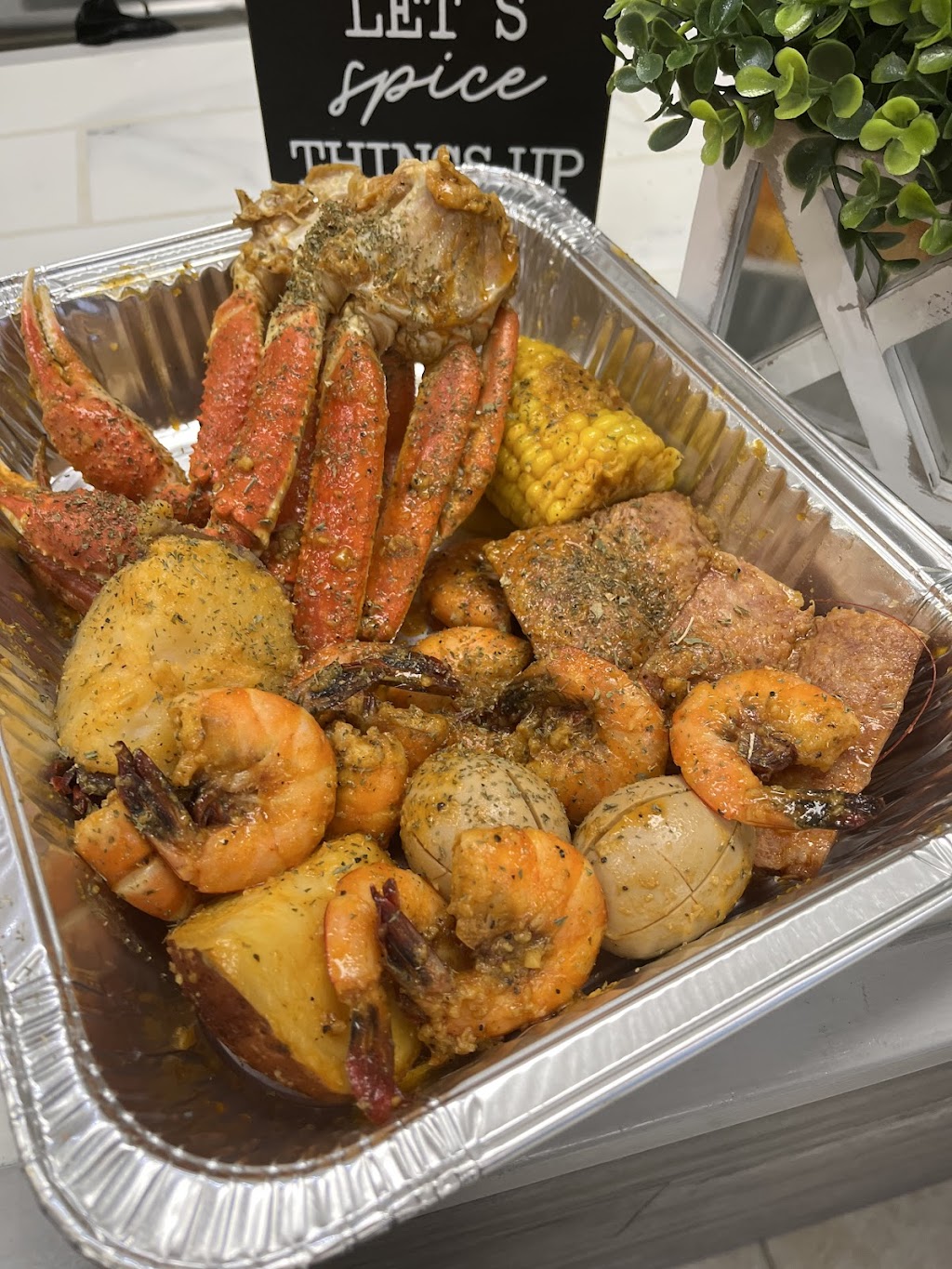 C&G Seafood and Deli | restaurant | 305 S Burnside Ave, Gonzales, LA 70737, USA | 2254612292 OR +1 225-461-2292