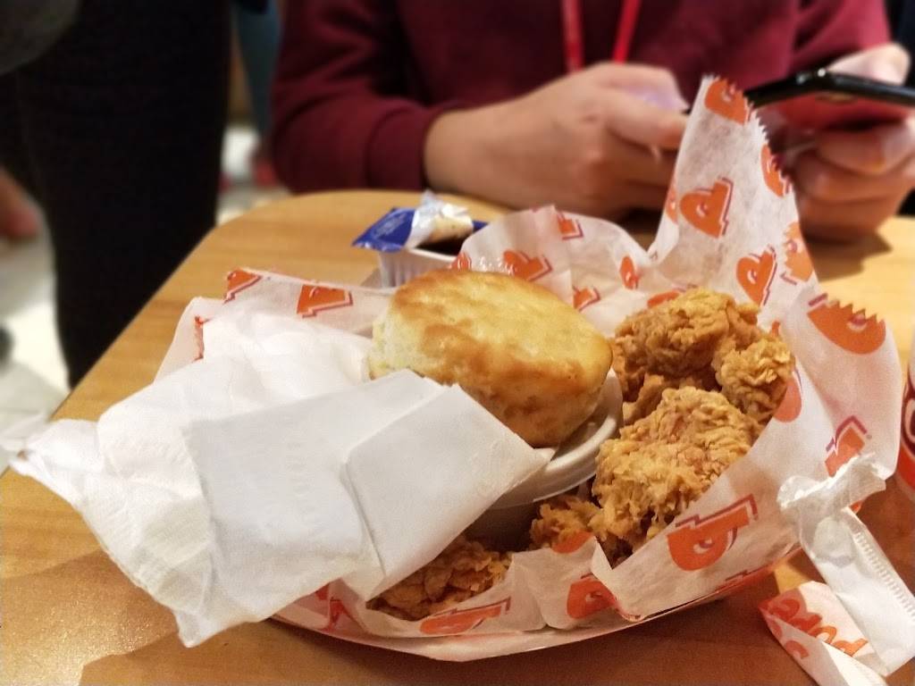 Popeyes Louisiana Kitchen | restaurant | 9 Vanier Ln, North York, ON M3J 2S5, Canada | 4167365883 OR +1 416-736-5883