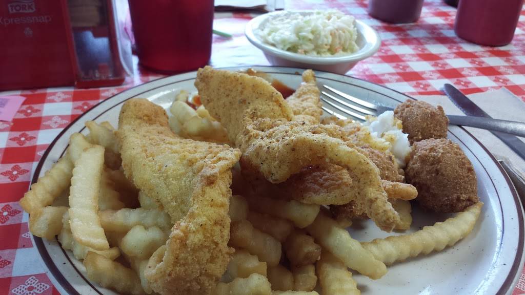 Whistle Stop Cafe | restaurant | 127 S Magnolia Dr, Wiggins, MS 39577, USA | 6015285588 OR +1 601-528-5588