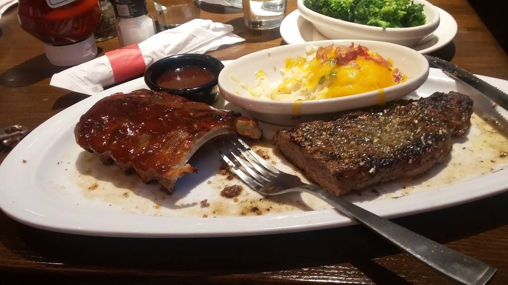 TGI Fridays | restaurant | 18001 Highwoods Preserve Pkwy, Tampa, FL 33647, USA | 8139712769 OR +1 813-971-2769