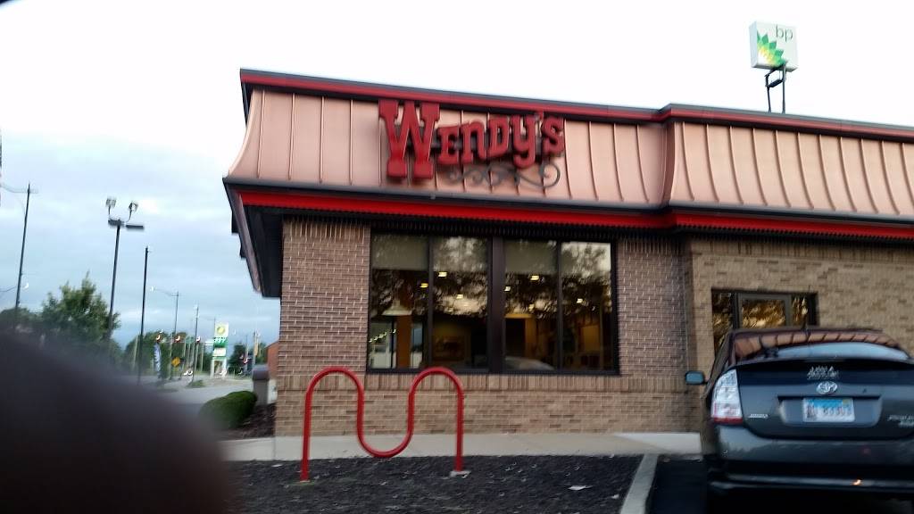 Wendys | restaurant | 105 N Ridge Rd, Minooka, IL 60447, USA | 8154676002 OR +1 815-467-6002
