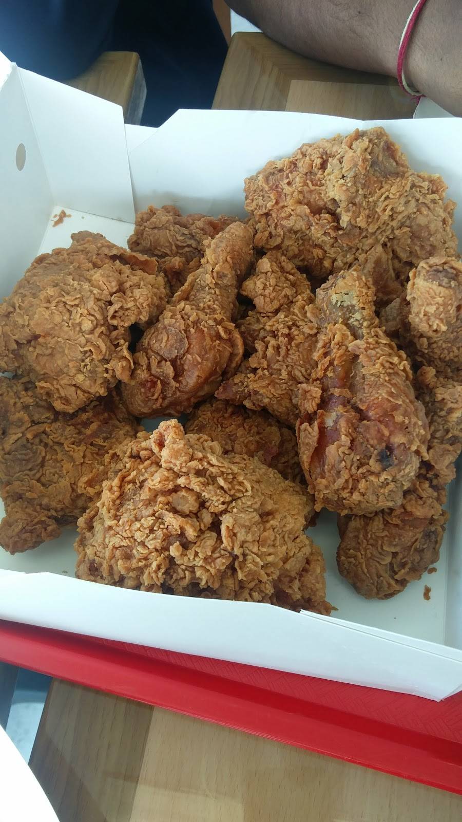 Churchs Chicken | restaurant | 392 N Sam Houston Pkwy E #D, Houston, TX 77060, USA | 2814481900 OR +1 281-448-1900