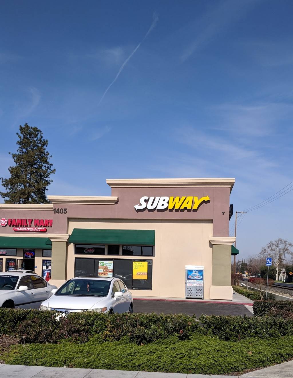 Subway | restaurant | 1405 Howard Rd, Madera, CA 93637, USA | 5596759297 OR +1 559-675-9297