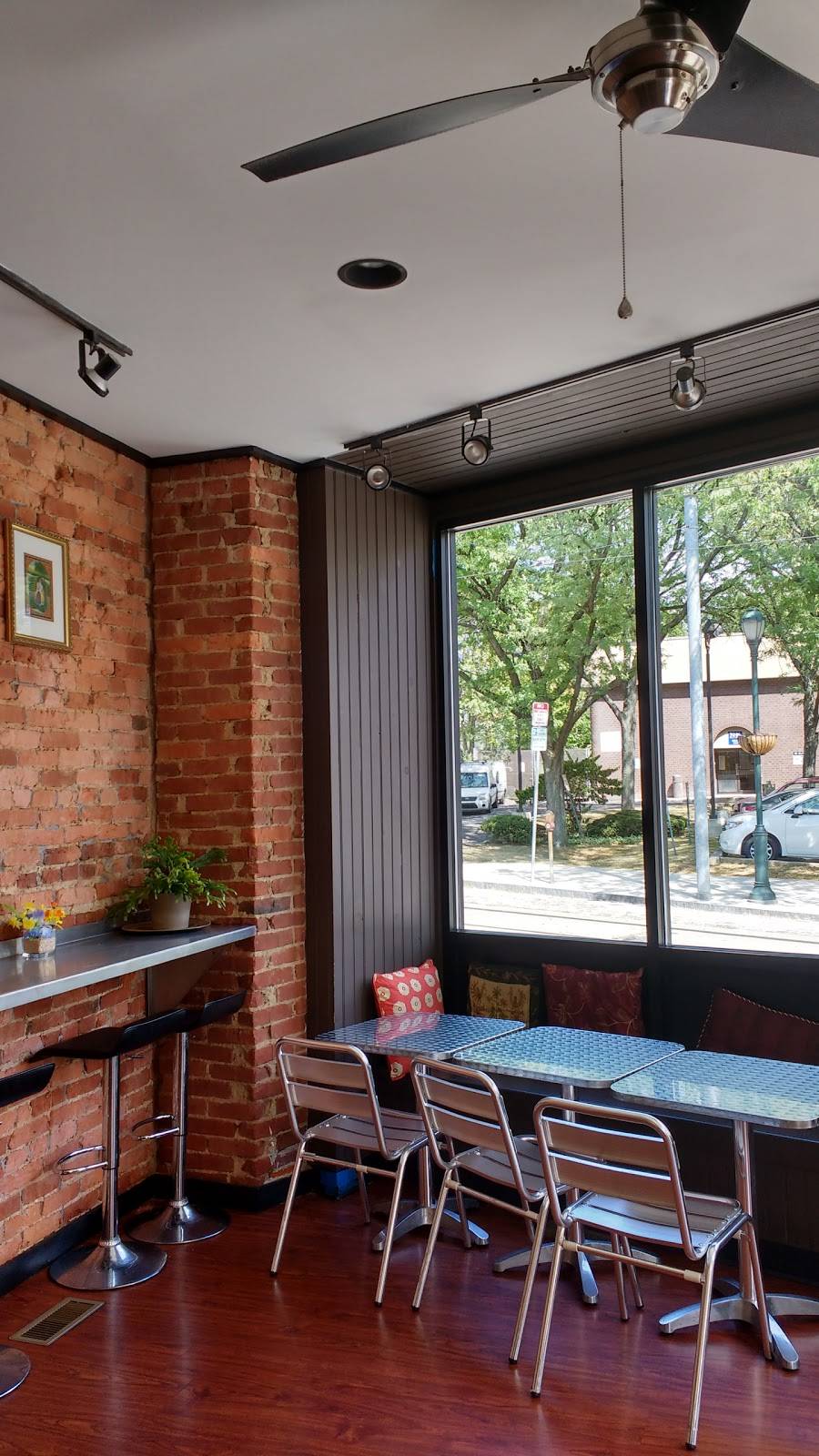 Jyoti Indian Bistro | restaurant | 7220 Germantown Ave, Philadelphia, PA 19119, USA | 2152425139 OR +1 215-242-5139