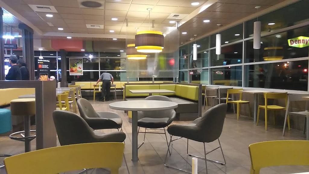 McDonalds | cafe | 3115 N Blackstone Ave, Fresno, CA 93703, USA | 5592290539 OR +1 559-229-0539