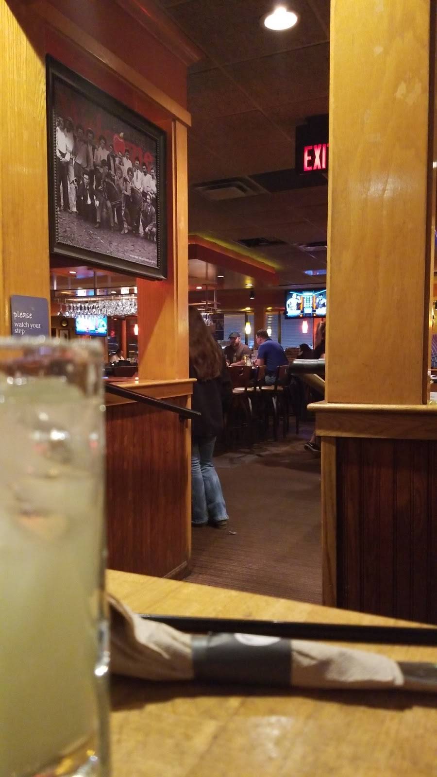 Applebees Grill + Bar | restaurant | 3 Dudley Farms Ln, Charleston, WV 25309, USA | 3047442199 OR +1 304-744-2199