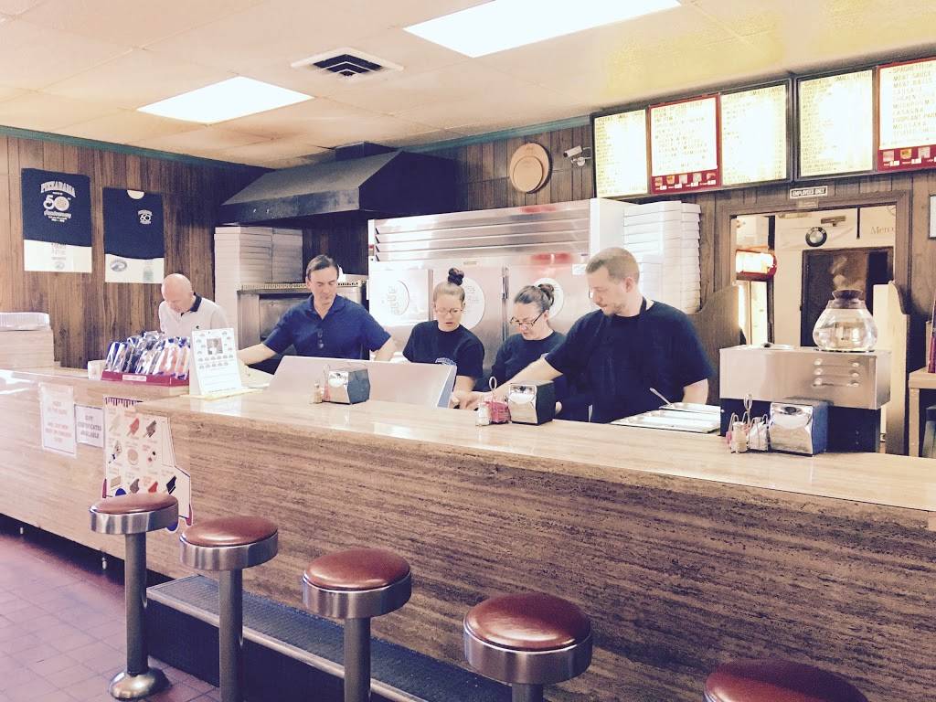 Pizzarama Drive-In | restaurant | 625 Broad St, New London, CT 06320, USA | 8604421738 OR +1 860-442-1738