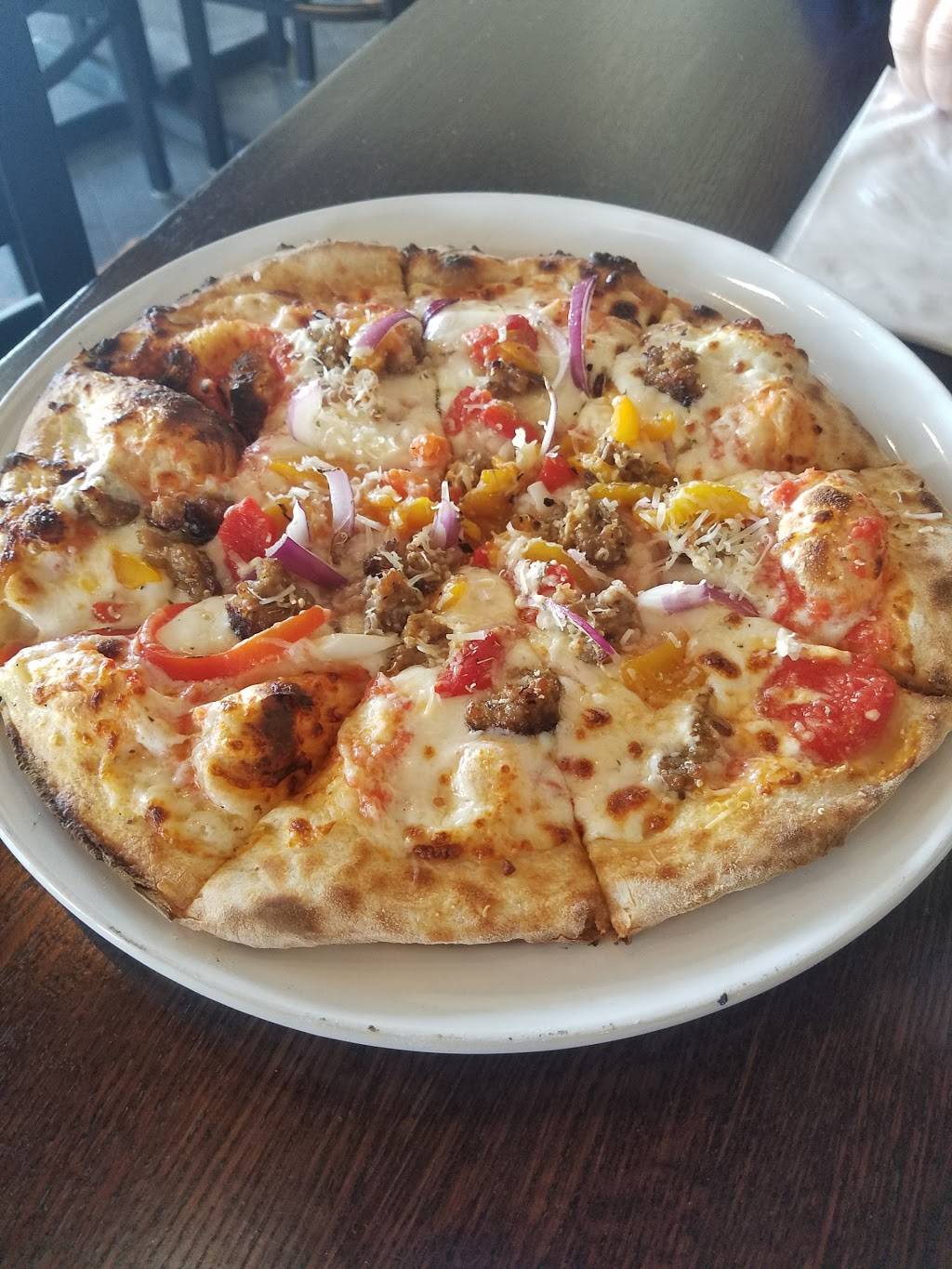 Embers Wood Fired Pizza | restaurant | 7 Mattes Ave, Vandalia, IL 62471, USA | 6182832625 OR +1 618-283-2625