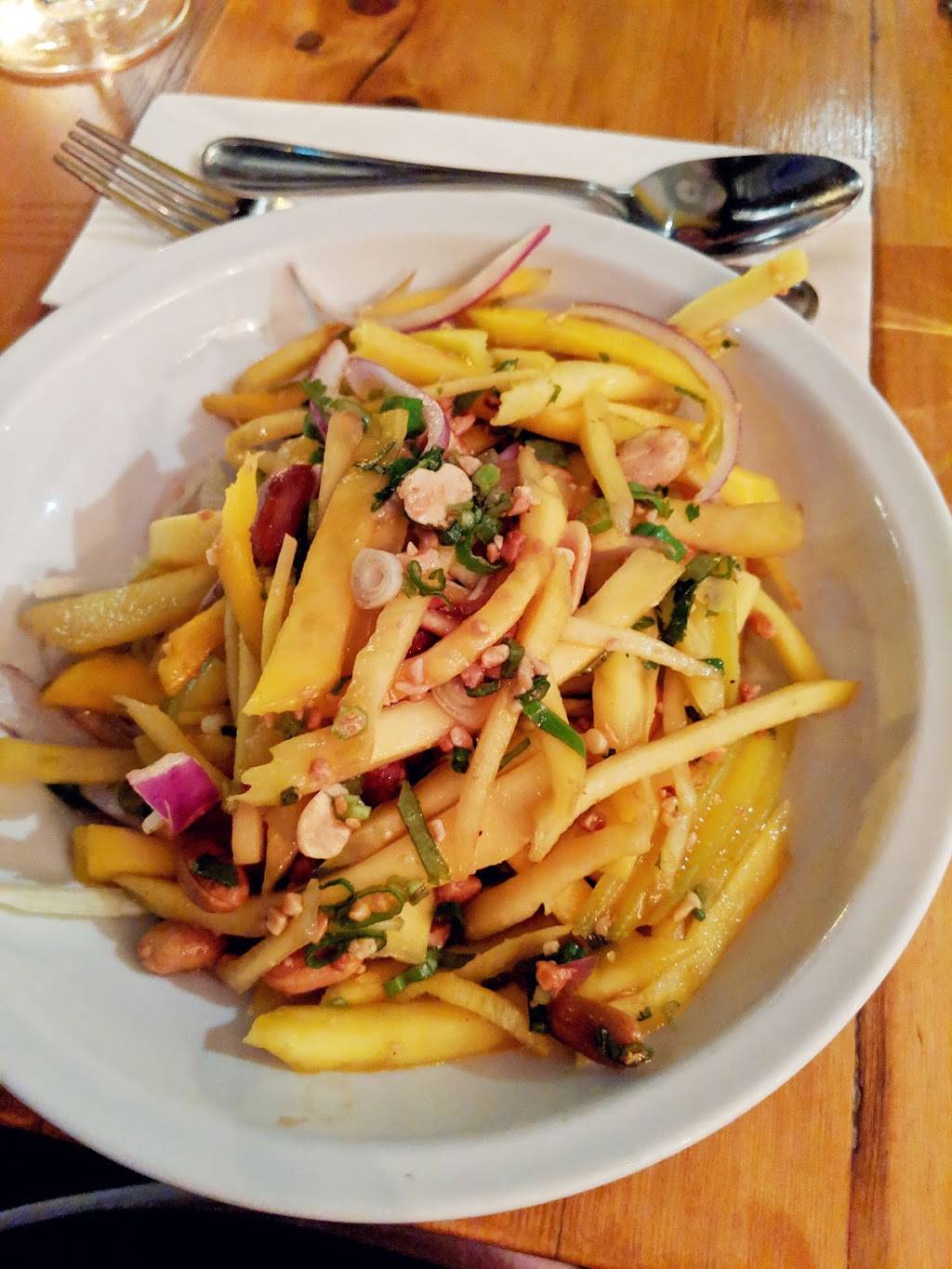 Madame Thai | restaurant | 361 Rue Saint-Charles Ouest, Longueuil, QC J4H 1E7, Canada | 4503329378 OR +1 450-332-9378