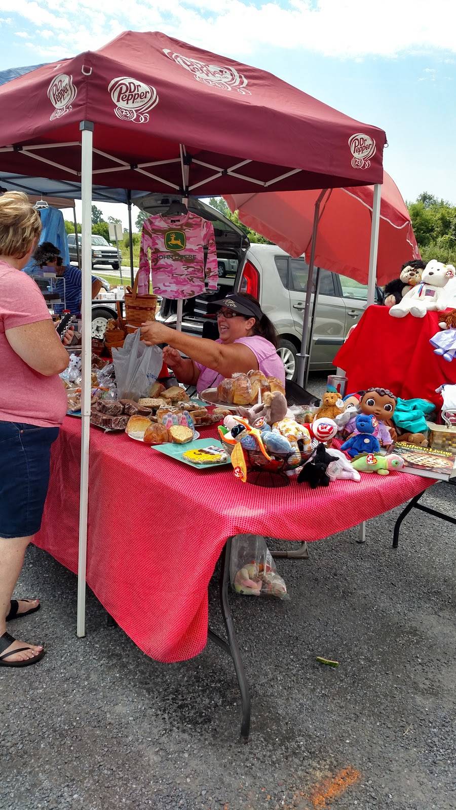 County Line Mini Mall & Cafe | restaurant | 20677 E Lynchburg Salem Turnpike, Forest, VA 24551, USA | 4346162552 OR +1 434-616-2552