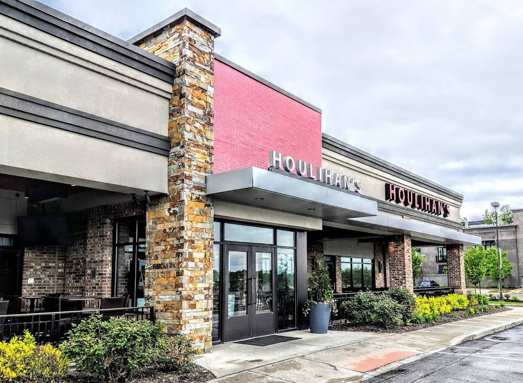 Houlihans | restaurant | 4900 W 119th St, Leawood, KS 66209, USA | 9136632161 OR +1 913-663-2161