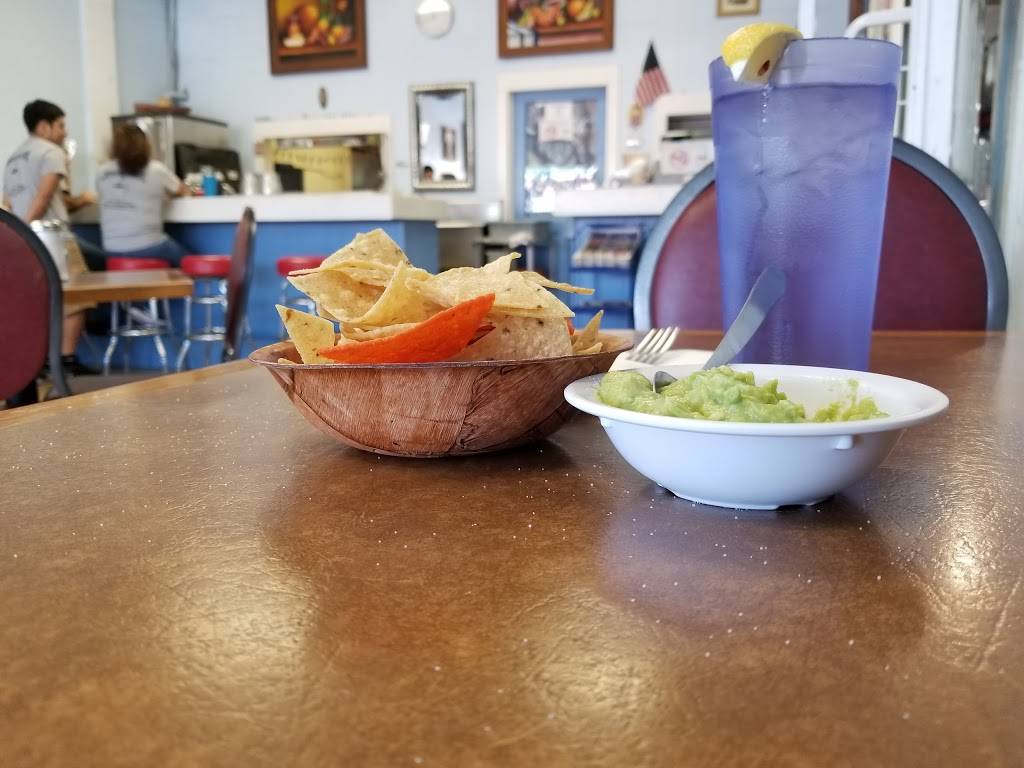 Crystals Cafe | restaurant | 2420 N Zarzamora St, San Antonio, TX 78201, USA | 2107324614 OR +1 210-732-4614