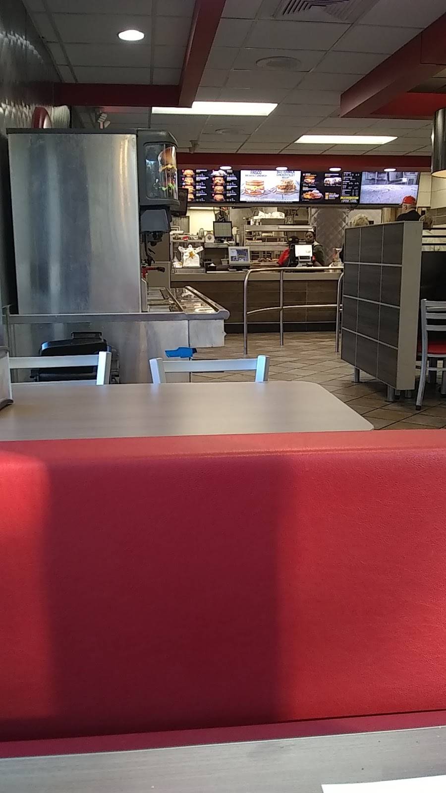 Hardees | restaurant | 486 US-601, Lugoff, SC 29078, USA | 8034385518 OR +1 803-438-5518