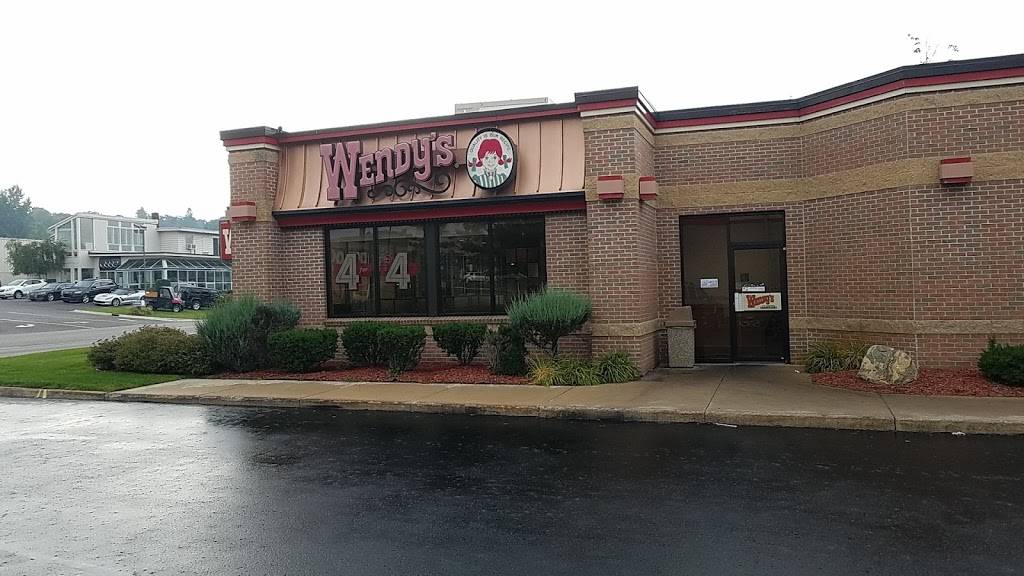 Wendys | restaurant | 822 Charlevoix Ave, Petoskey, MI 49770, USA | 2313485118 OR +1 231-348-5118
