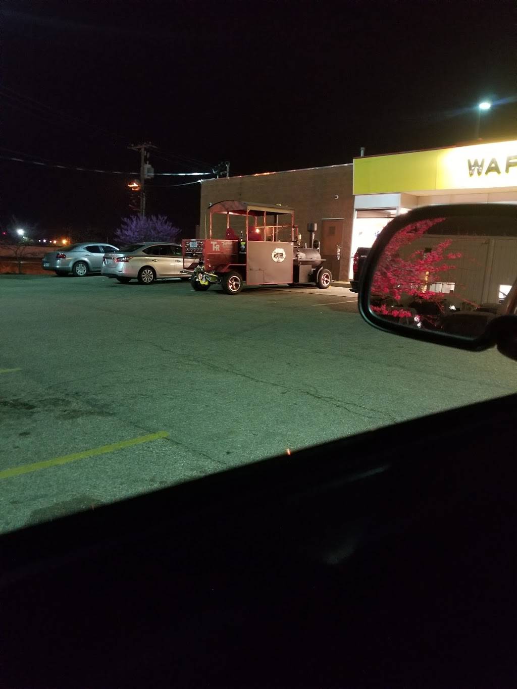 Waffle House | restaurant | 853 N Gloster St, Tupelo, MS 38804, USA | 6628443804 OR +1 662-844-3804