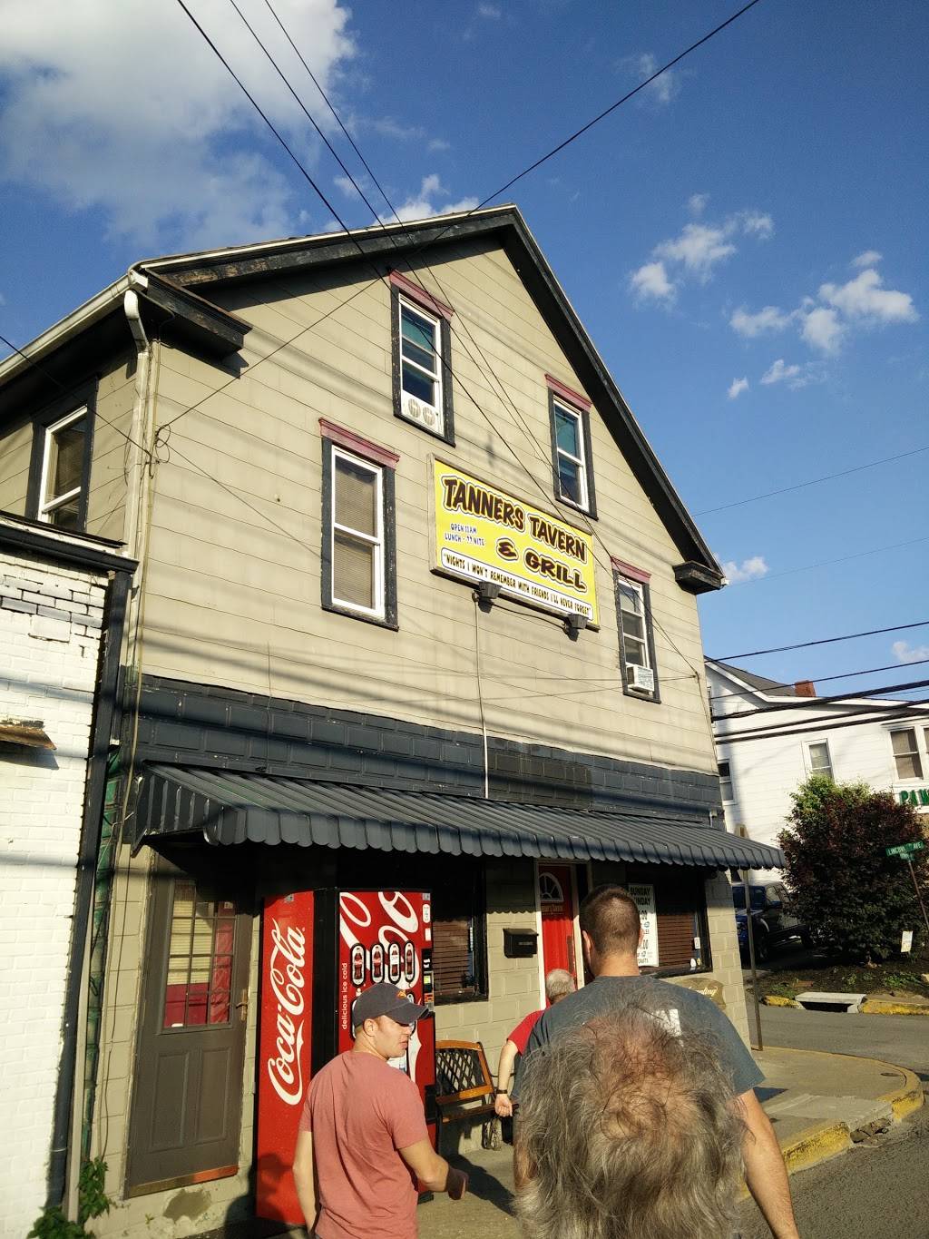 Tanners Tavern | restaurant | 2045 Listravia Ave, Morgantown, WV 26505, USA | 3042929193 OR +1 304-292-9193