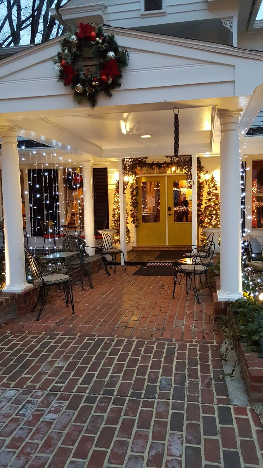Lolas Farmhouse Bistro | restaurant | 1840 Manakin Rd, Manakin-Sabot, VA 23103, USA | 8047842000 OR +1 804-784-2000