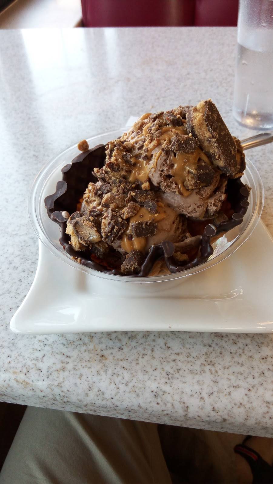 Oberweis Ice Cream and Dairy Store | restaurant | 6469 N Lincoln Ave, Lincolnwood, IL 60712, USA | 8479834514 OR +1 847-983-4514