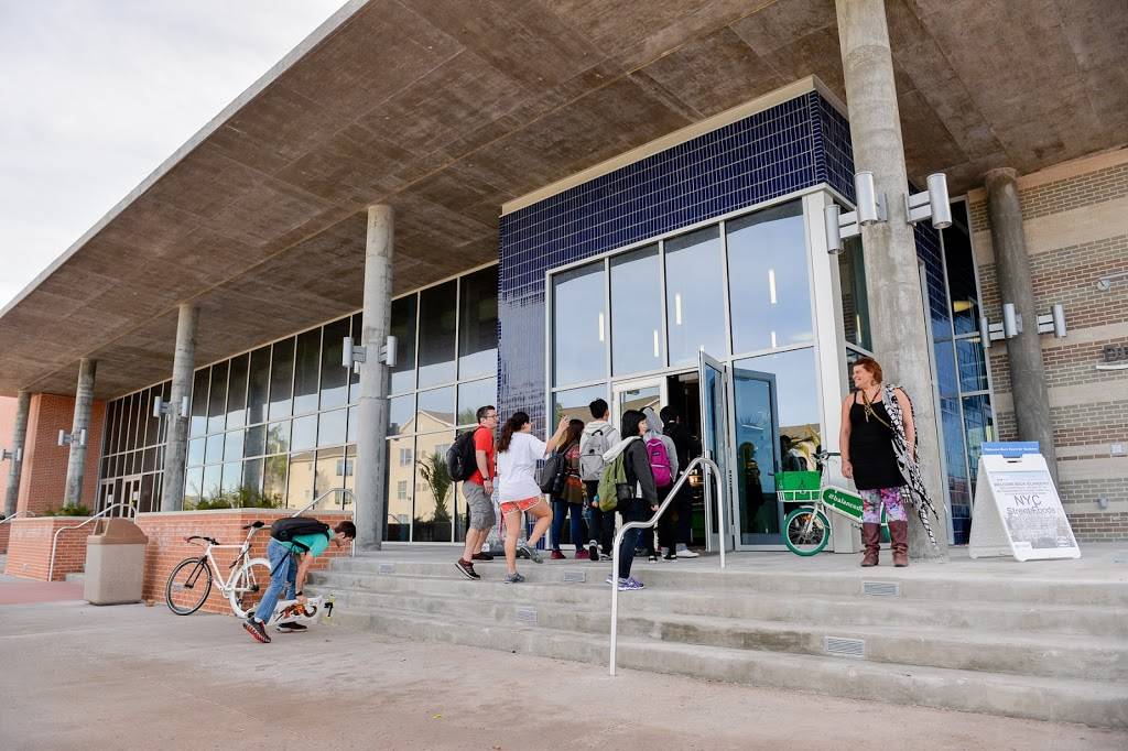 Islander Dining Hall | restaurant | 6300 Ocean Dr, Unit 5763 Near Miramar Campus Apartments, Corpus Christi, TX 78412, USA | 3618252760 OR +1 361-825-2760