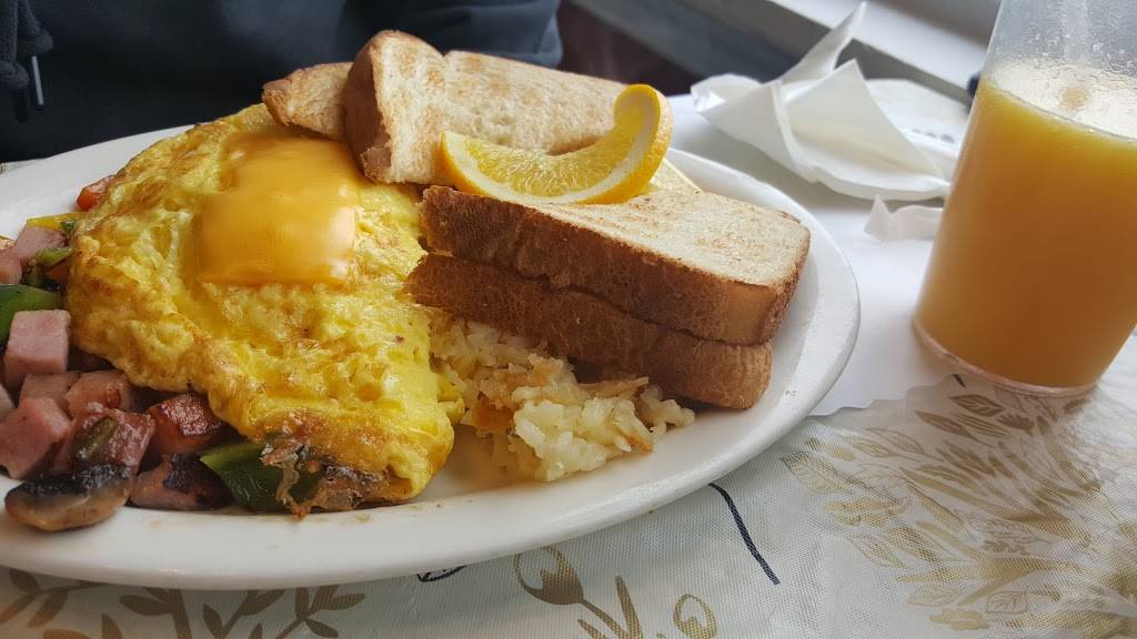 Lolas Bakery & Restaurant | bakery | 306 S 3rd Ave, Sturgeon Bay, WI 54235, USA | 9204735055 OR +1 920-473-5055