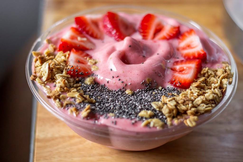 Smoothie Queen | restaurant | 1611 E Kalamazoo St, Lansing, MI 48912, USA | 5175122635 OR +1 517-512-2635