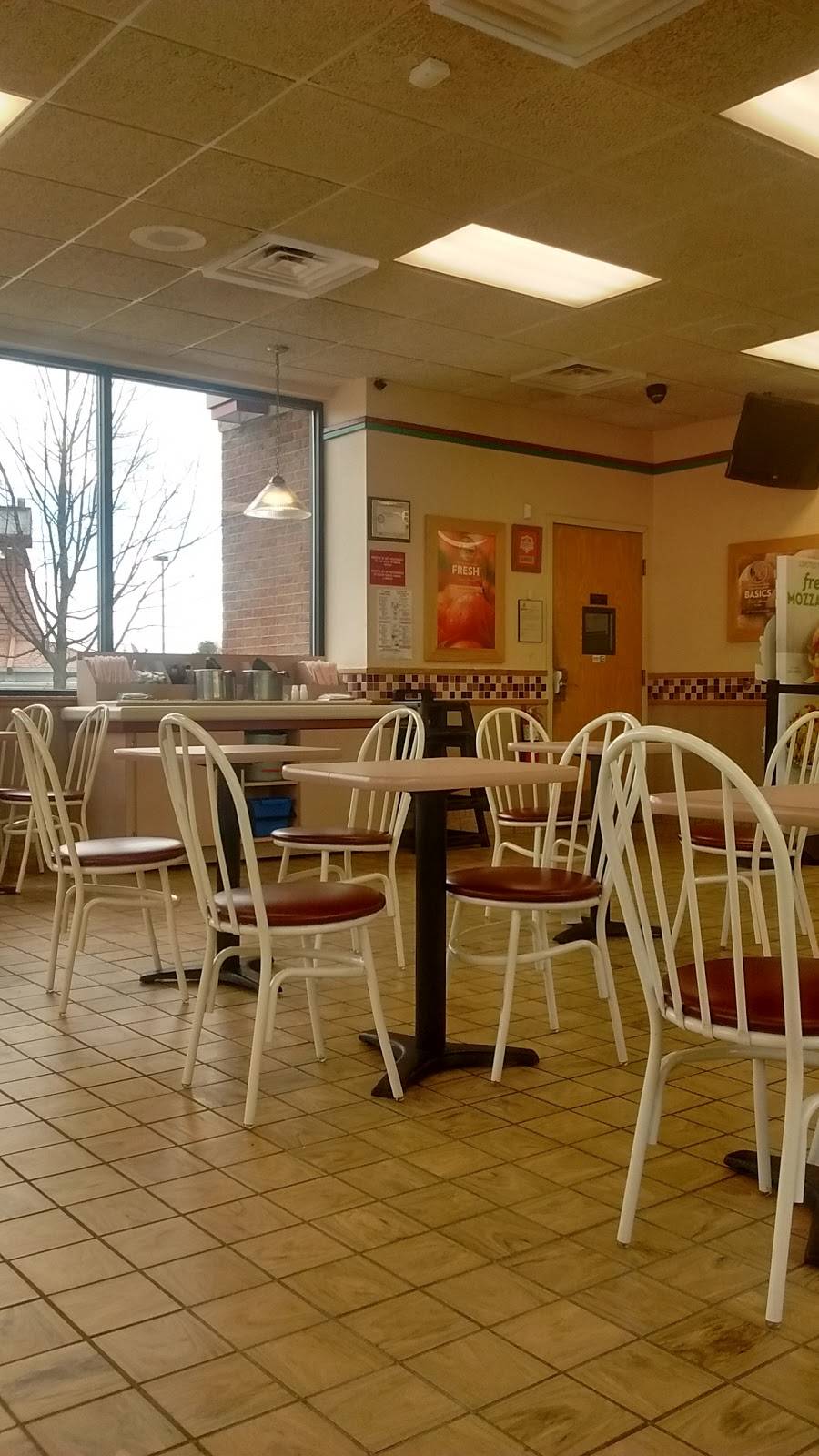 Wendys | restaurant | 11818 Reisterstown Rd, Reisterstown, MD 21136, USA | 4105263800 OR +1 410-526-3800