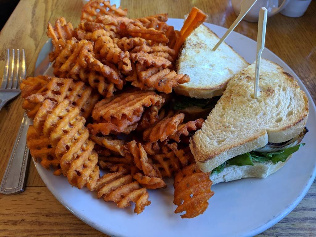 Beacon Bar & Grill | restaurant | 1900 Jameson Beach Rd, South Lake Tahoe, CA 96150, USA | 5305410630 OR +1 530-541-0630