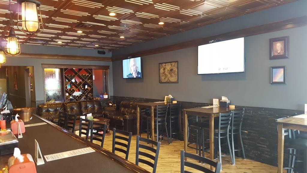 Lucky Bernies | restaurant | 11605 Catalpa Ln, Woodstock, IL 60098, USA | 8155277251 OR +1 815-527-7251