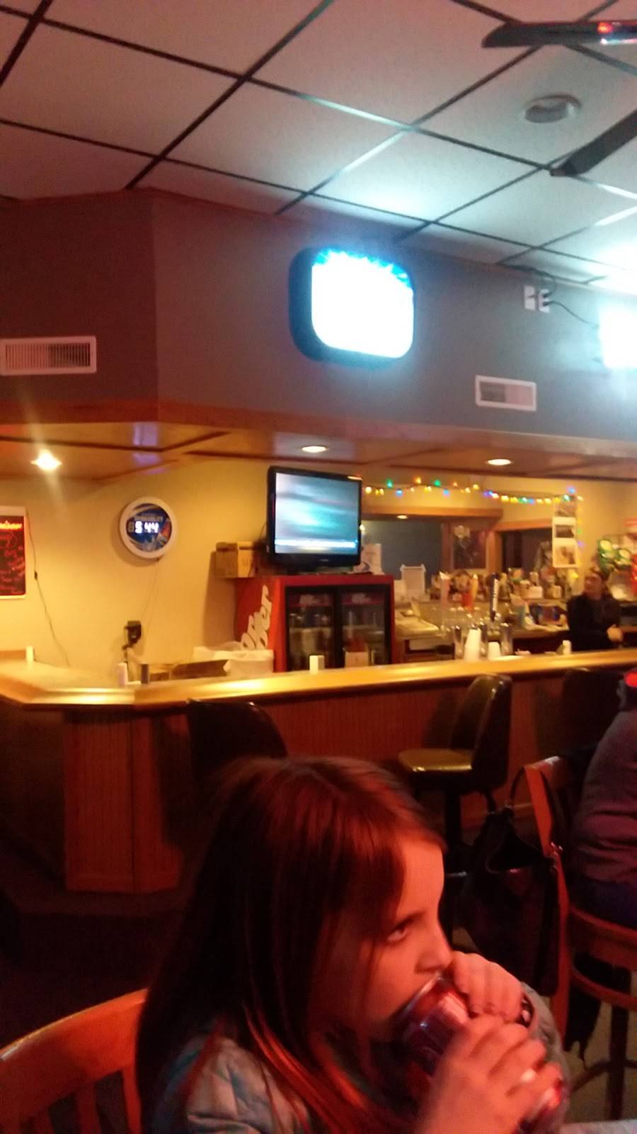 Docs Place | restaurant | 111 Main St, Wall Lake, IA 51466, USA | 7126642050 OR +1 712-664-2050