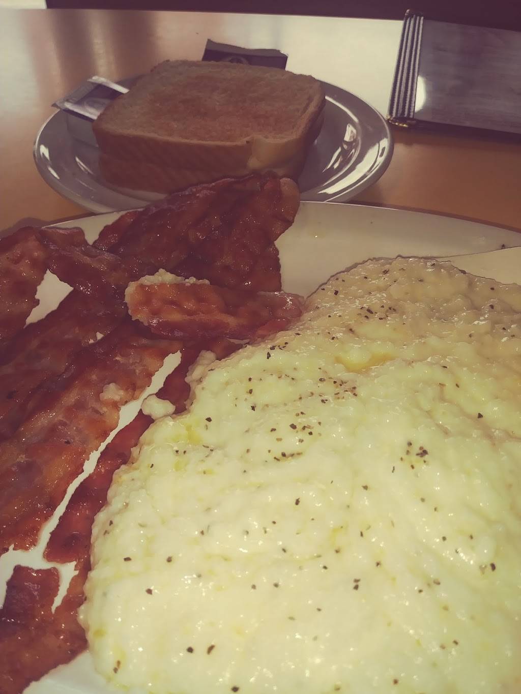 Rockys Breakfast & Lunch | restaurant | 6208 Woodland Ave, Philadelphia, PA 19142, USA | 2157291126 OR +1 215-729-1126