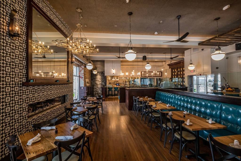 Evaritos Mexican Kitchen & Bar | restaurant | 16 N Main St, Norwalk, CT 06854, USA | 2039391620 OR +1 203-939-1620