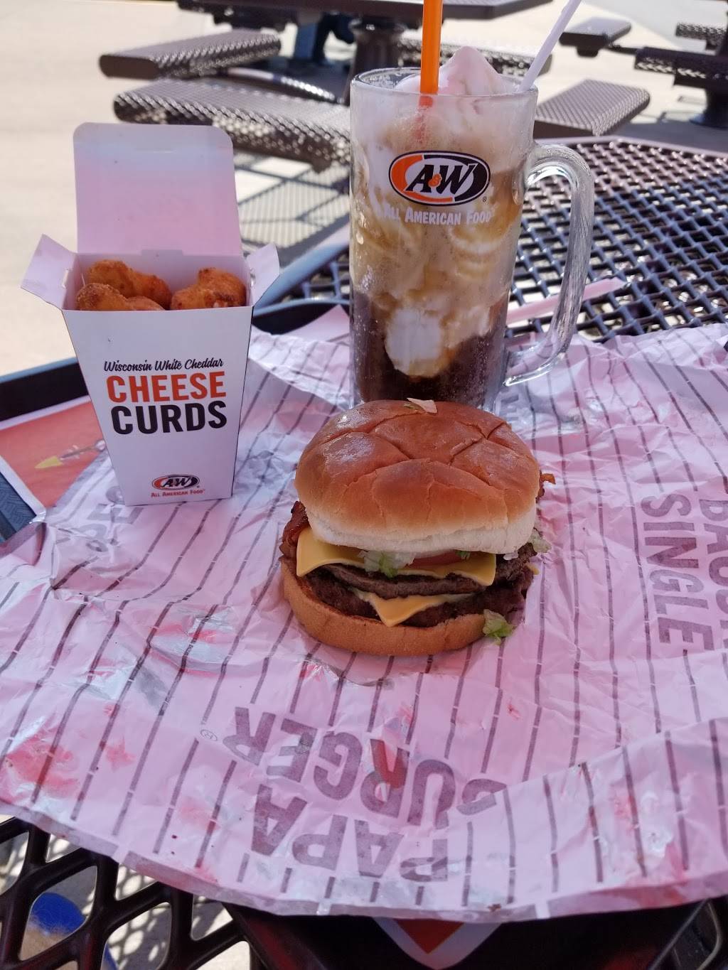 A&W | restaurant | 925 Frontenac Dr, Winona, MN 55987, USA | 5074521030 OR +1 507-452-1030